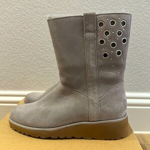 NEW UGG Madison Grommet Wedge Boot Shoes Seal Grey Suede Shearling Sz 9